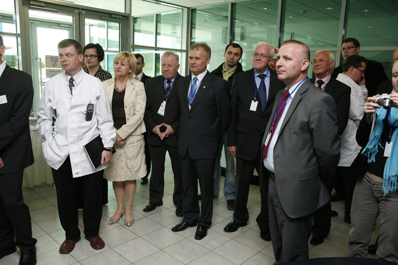 Otwarcie nowej linii produkcyjnej paszportów elektronicznych w zakładzie Gemalto w Tczewie, 25 maja 2010 r.