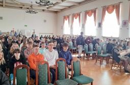 2 – uczniowie słuchają wykładu
