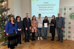 Foto 14: drużyna ZSZ nr 1 z opiekunką