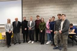 Foto 1: Wspólne zdjęcie Organizaora, Wykladowcy i studentów Politechniki