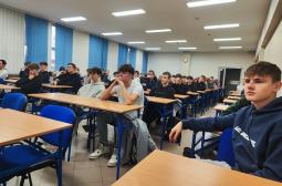 Foto 1: uczniowie II klas ZSEL słuchają wykładu