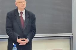 Foto 2: Zygmunt Niechoda rozpoczyna wykład
