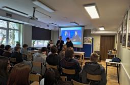 Foto 2: Mały konkurs dla uczniów