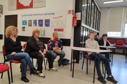 Foto 3: nauczycielki które przybyły razem ze swoimi uczniami