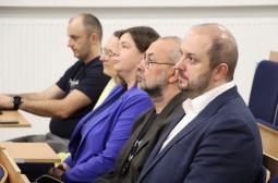Foto 3: Władze Akademii Zamojskiej wśród słuchaczy