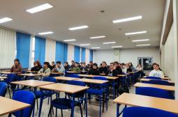 Foto 3:uczniowie klas trzecich ZSEL