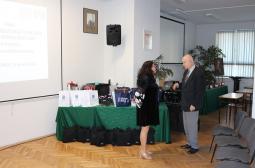 Foto 5: Edyta Lubieniecka w rozmowie z Zygmuntem Niechodą – doradcą Prezesa PKN