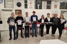 Foto 7: laureaci konkursu z Zespołu Szkól Ekonomii i Usług